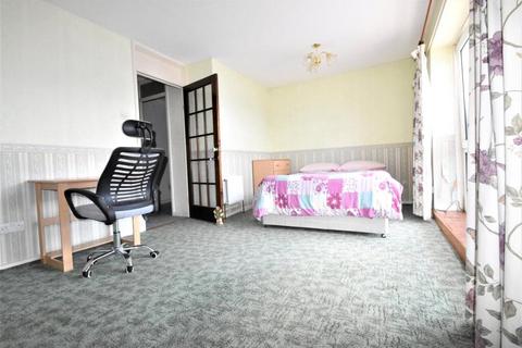 3 bedroom flat to rent, Crown Street, Portsmouth, Hampshire, PO1