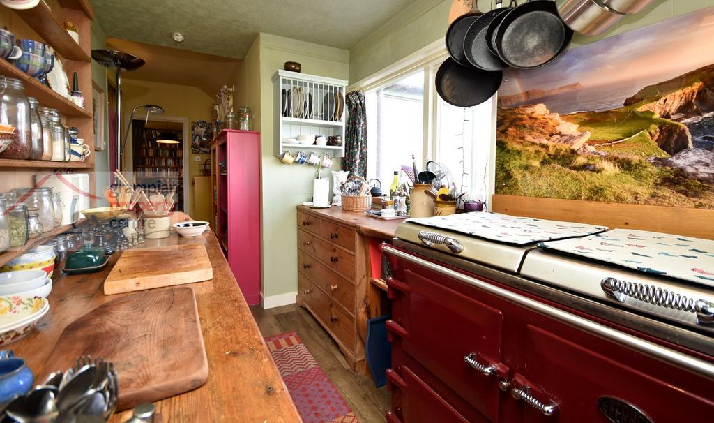 Kitchen 2.JPG