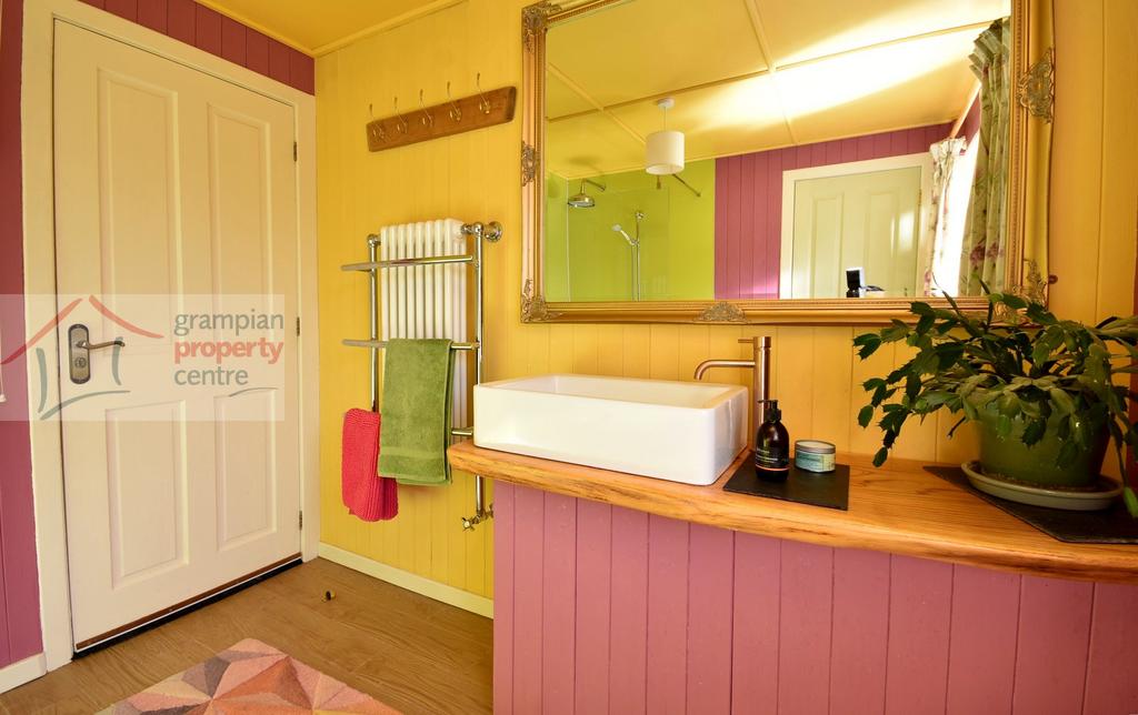 Shower room 2.JPG