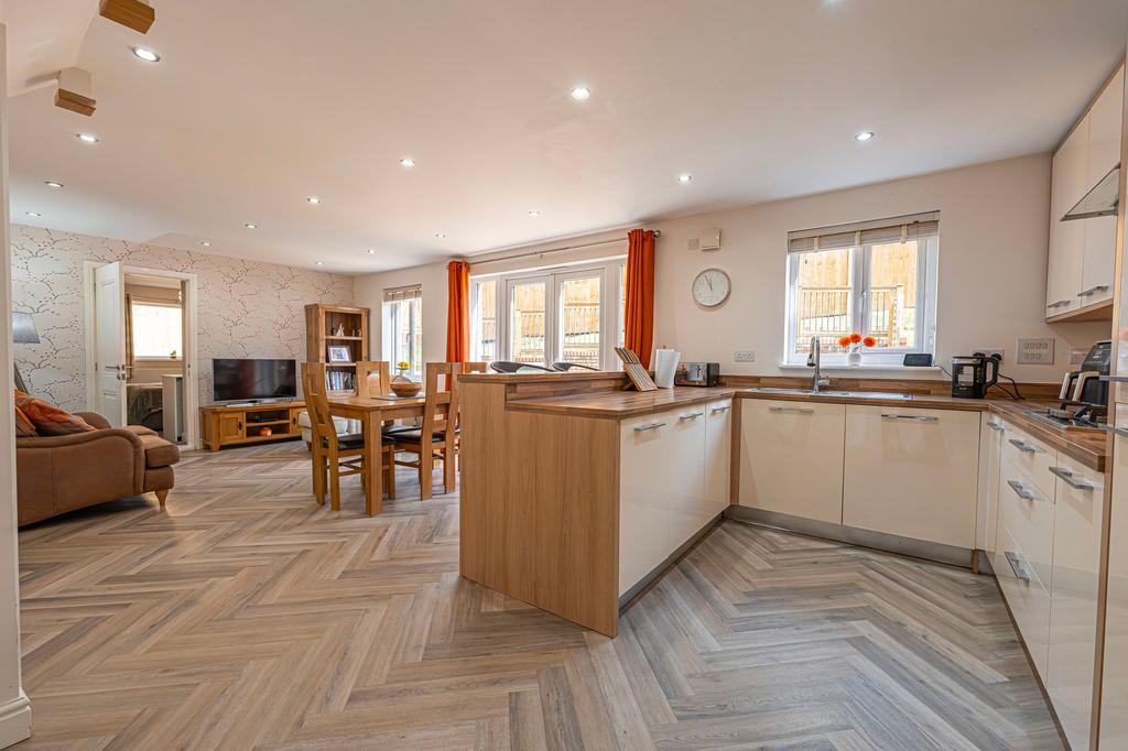 Kitchen/Dining Room