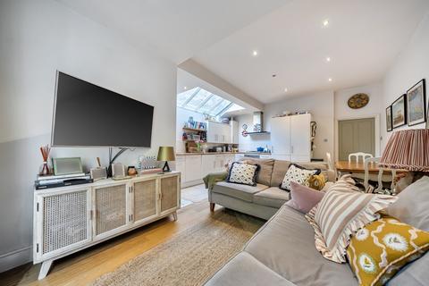2 bedroom flat for sale, Honeybrook Road, Balham, London, SW12