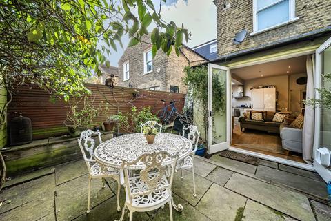 2 bedroom flat for sale, Honeybrook Road, Balham, London, SW12