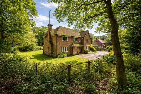 5 bedroom detached house to rent, Webb Road Witley GU8