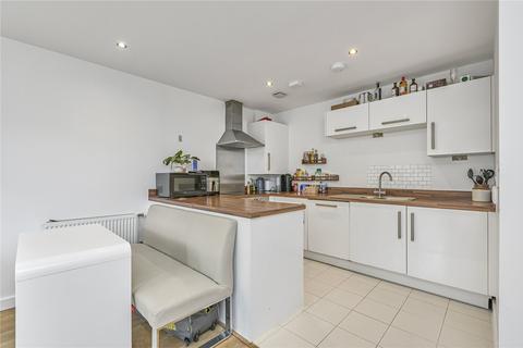 2 bedroom flat for sale, Oldridge Road, London, SW12