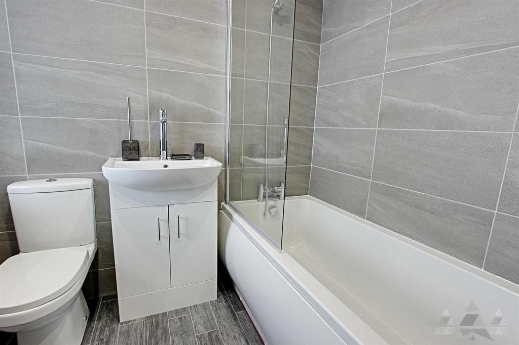 En-suite bathroom