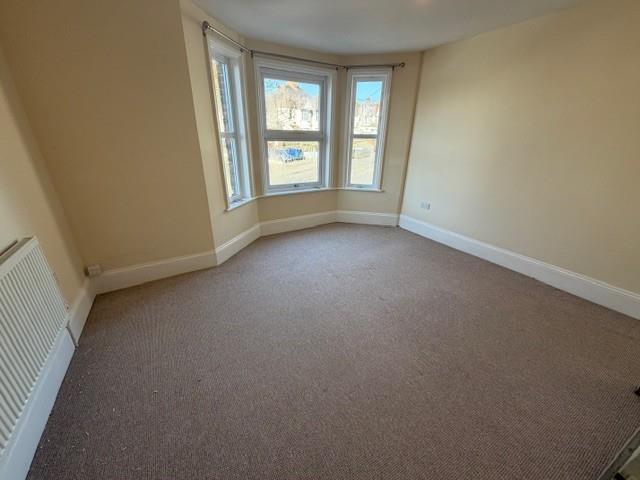 Large bedroom.jpg