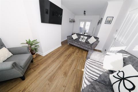 2 bedroom end of terrace house for sale, Westwood Road, Glenrothes
