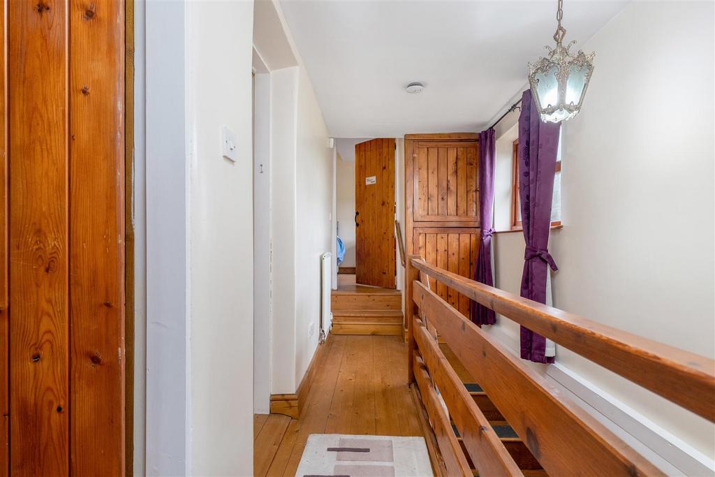 Galleried landing