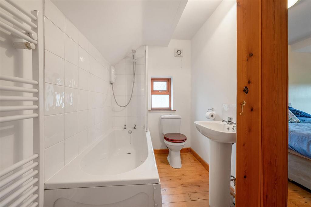 Jack and jill bathroom