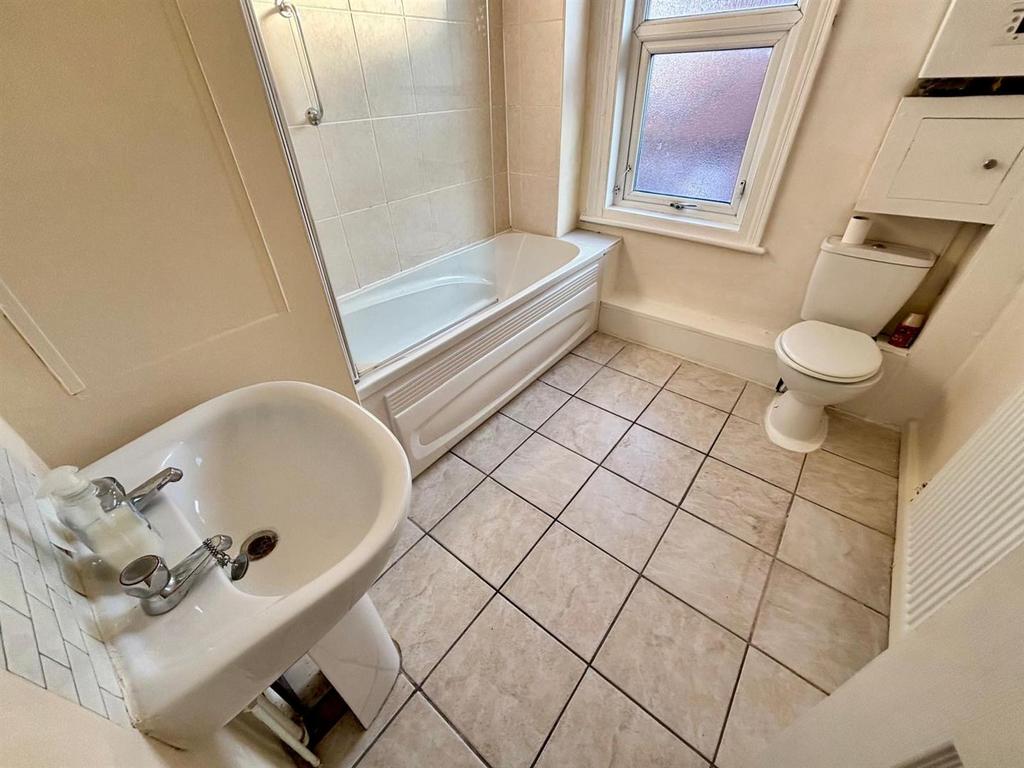 Bathroom / WC:
