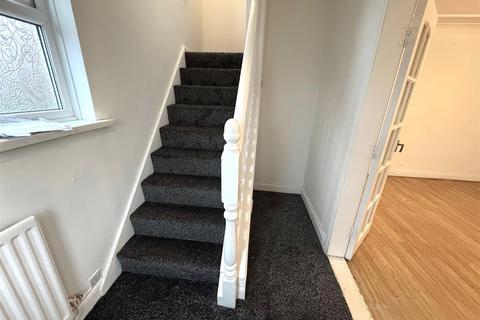 3 bedroom end of terrace house to rent, Kildwick Grove, Park End, TS3 7SD