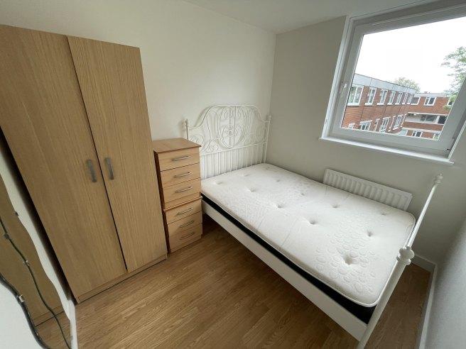 Westbridge-road-sw11-3tl-1051053