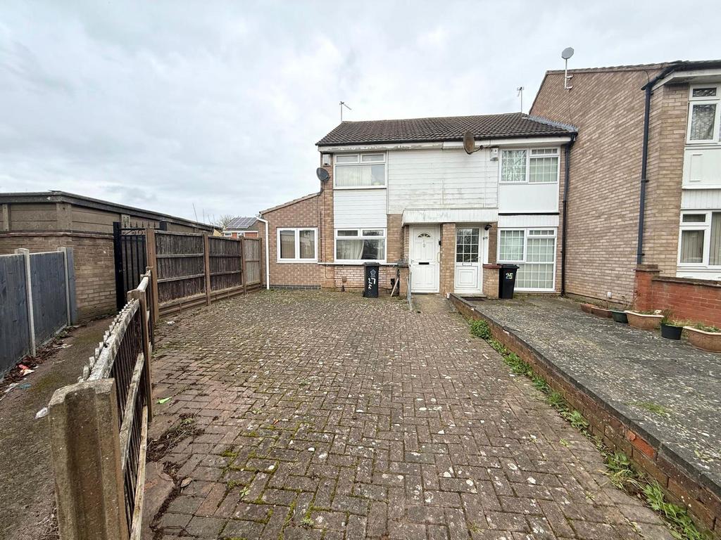 Three Bedroom End of Terrace House on Archer Clos