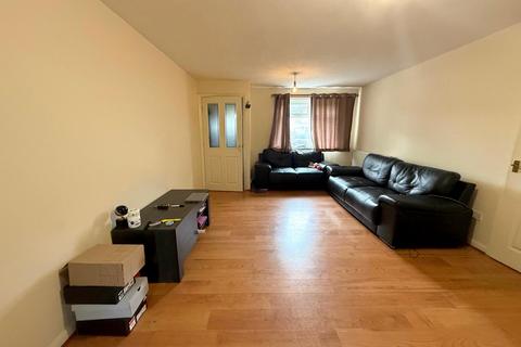 3 bedroom end of terrace house to rent, Archer Close
