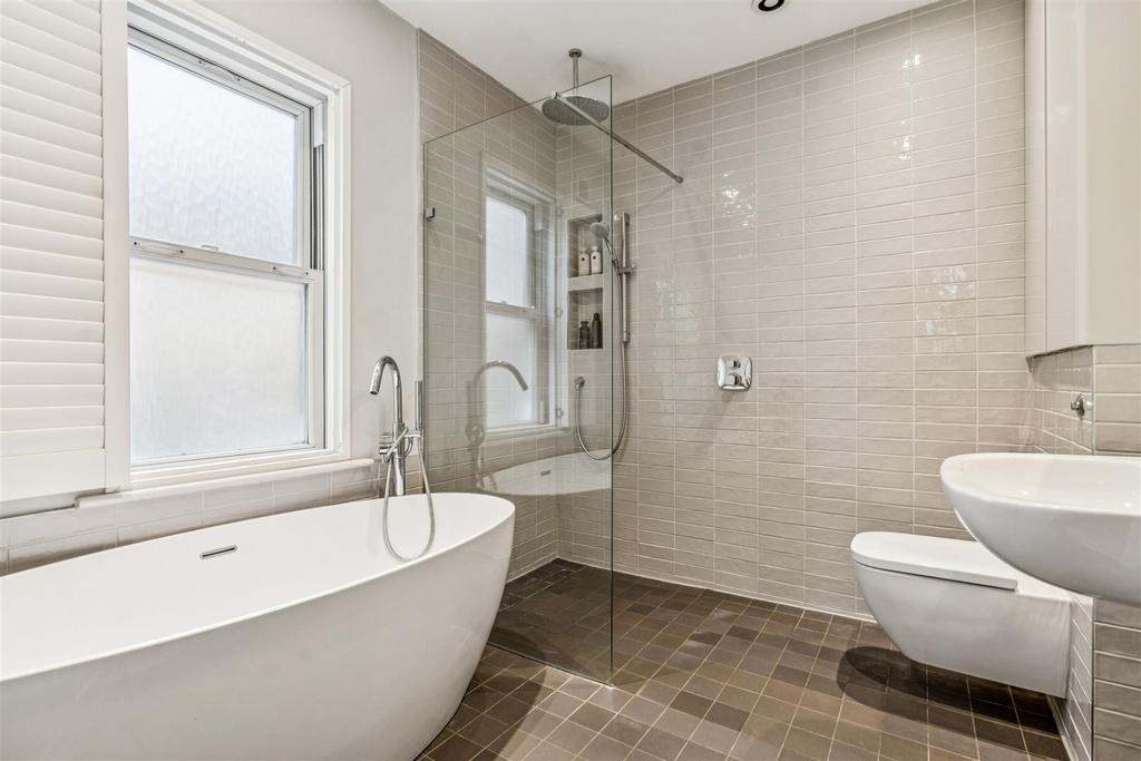 Silver Crescent, W4 - FOR SALE
