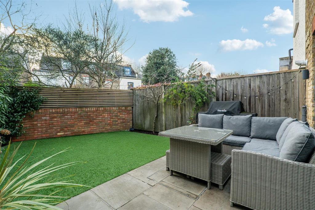 Silver Crescent, W4 - FOR SALE