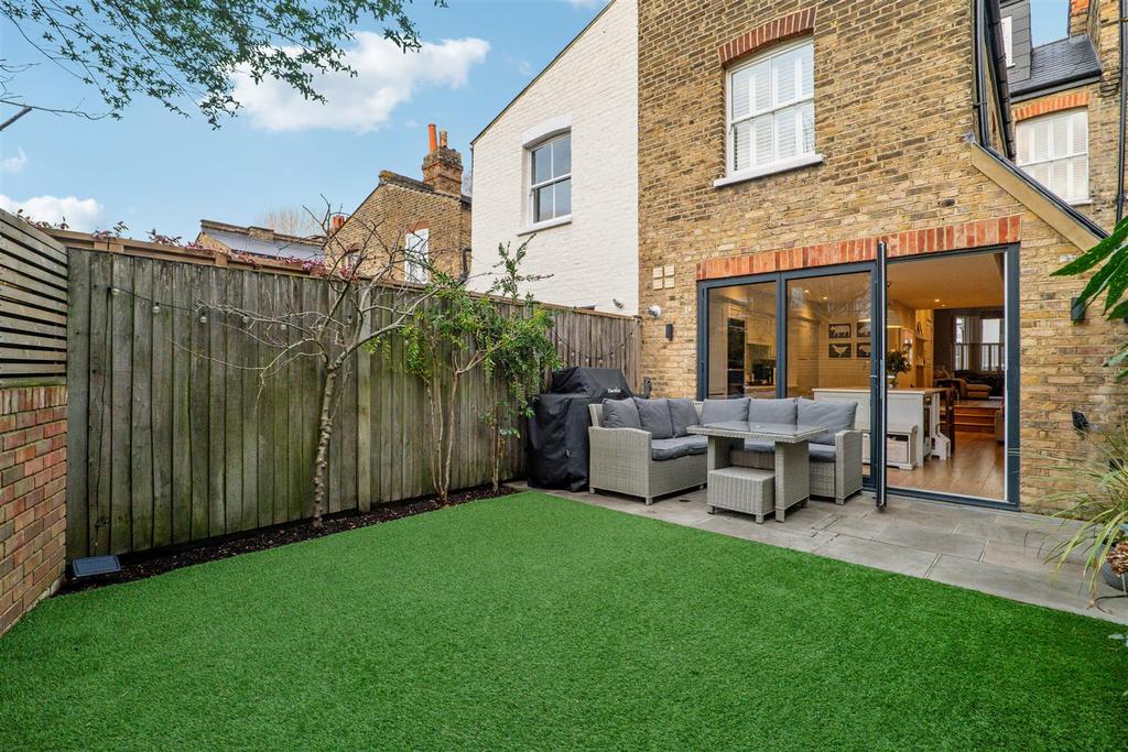 Silver Crescent, W4 - FOR SALE