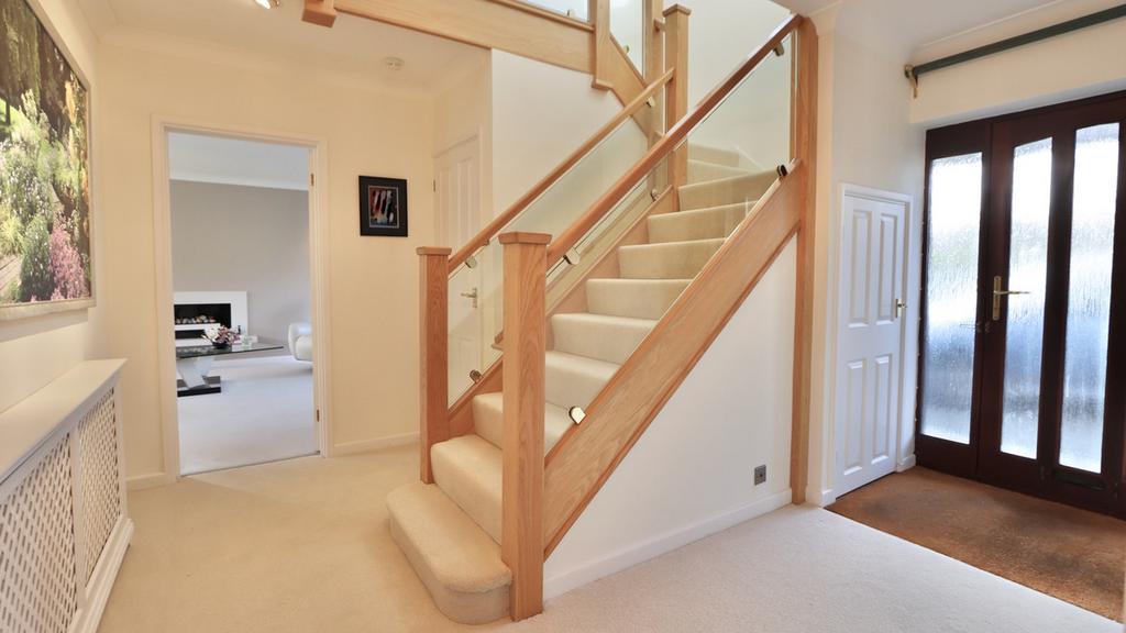 Spacious Reception Entrance Hall