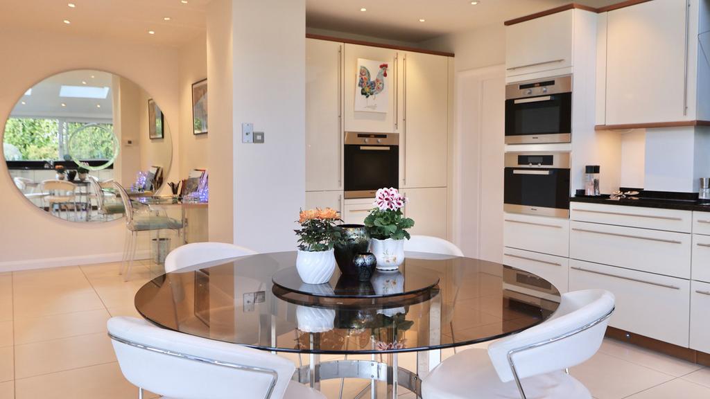 Dual Aspect Kitchen/Breakfast Room