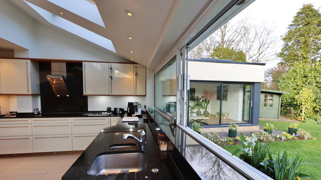 Dual Aspect Kitchen/Breakfast Room