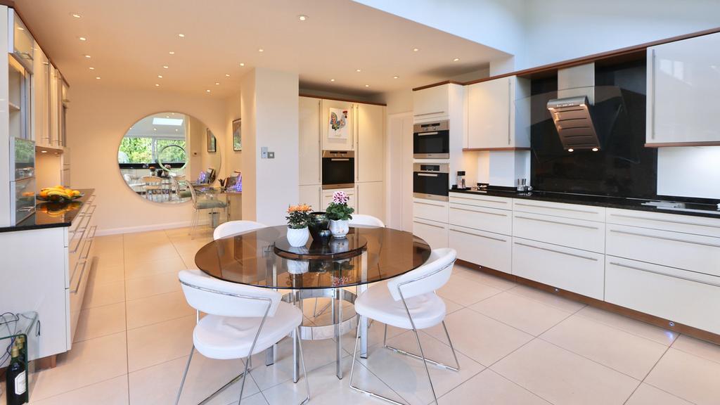 Dual Aspect Kitchen/Breakfast Room