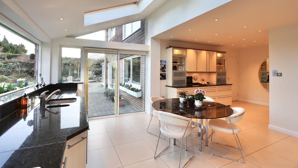 Dual Aspect Kitchen/Breakfast Room