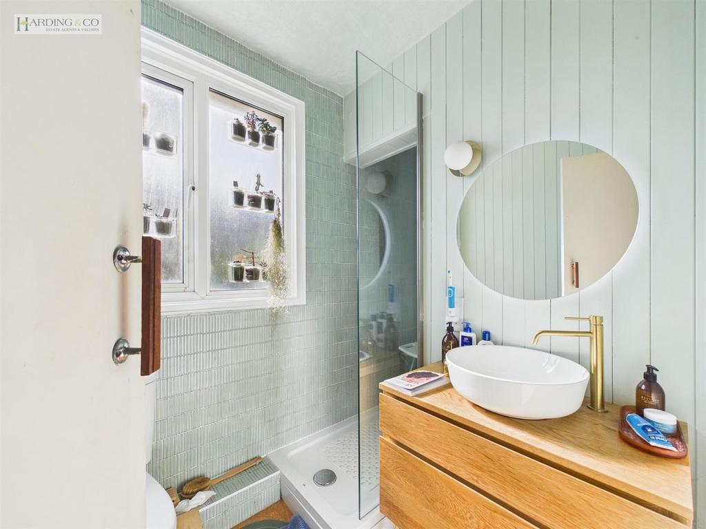 Shower Room.jpg