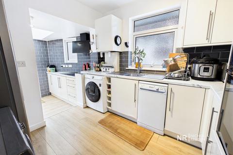 2 bedroom bungalow for sale, Cheshire Gardens, Chessington, Surrey. KT9