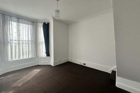 1 bedroom flat to rent, Priory Avenue, Hastings