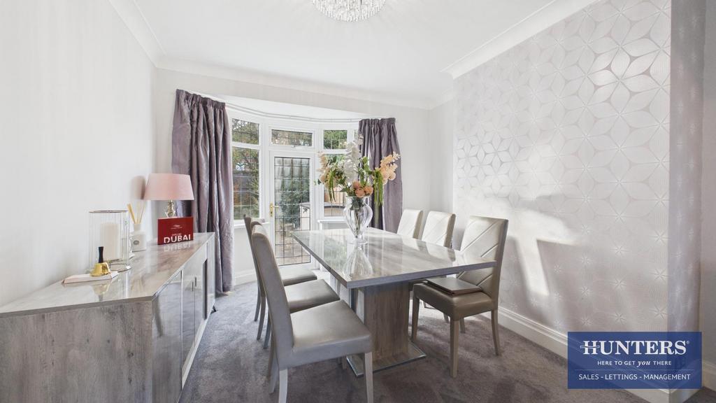 Living/Dining Area