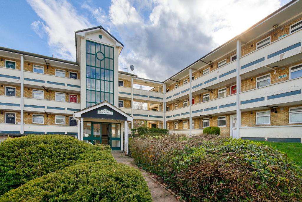 7tudorhouselarge1