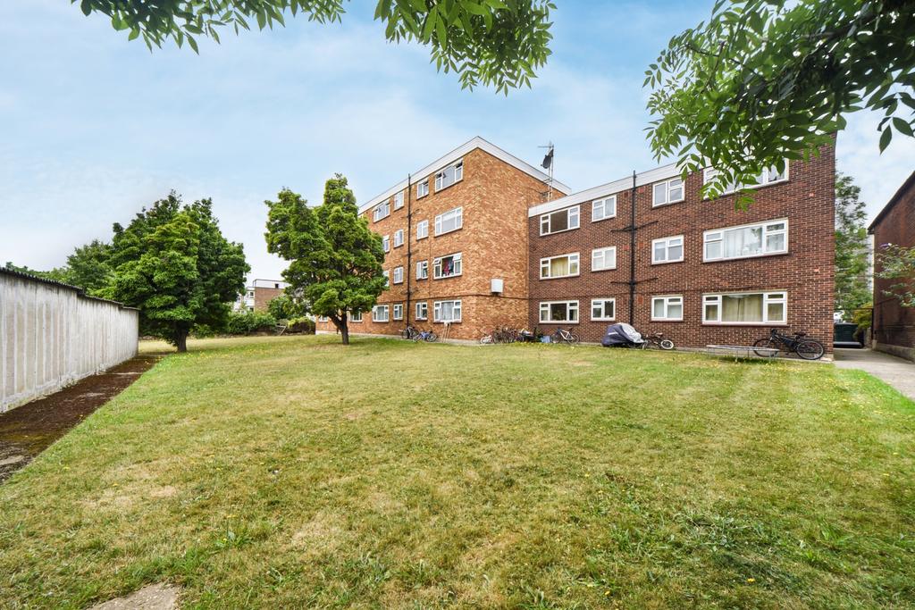Hillboro Court, Hain