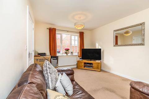 3 bedroom semi-detached house to rent, Rogers Lane, Buckingham, Buckinghamshire, MK18