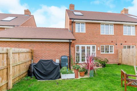 3 bedroom semi-detached house to rent, Rogers Lane, Buckingham, Buckinghamshire, MK18