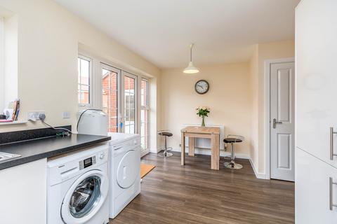 3 bedroom semi-detached house to rent, Rogers Lane, Buckingham, Buckinghamshire, MK18