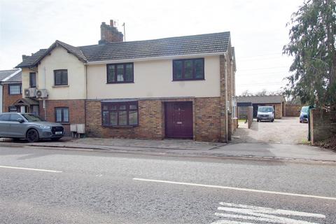 4 bedroom end of terrace house for sale, Great North Road, North Mymms AL9
