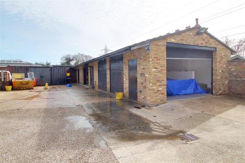 4 bedroom end of terrace house for sale, Great North Road, North Mymms AL9