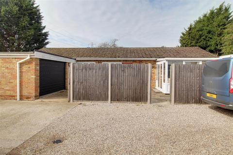 4 bedroom end of terrace house for sale, Great North Road, North Mymms AL9