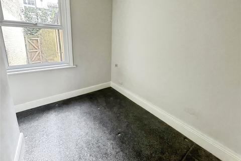 1 bedroom flat for sale, South Terrace, East Sussex TN34
