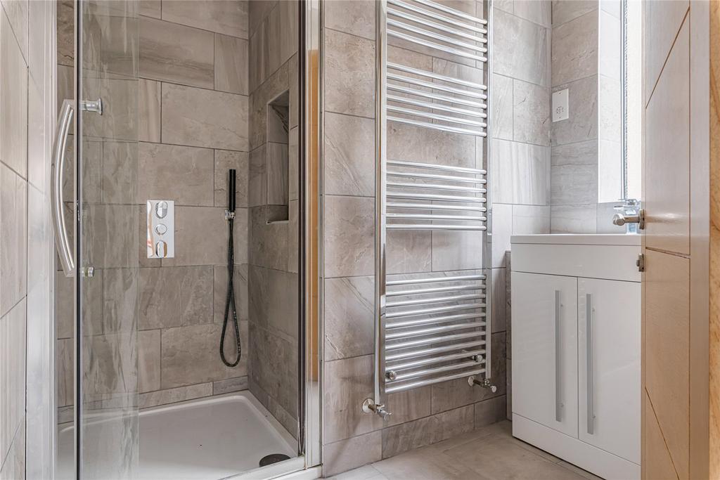 Ground Shower Room