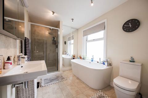 2 bedroom semi-detached house for sale, Meadow Road, Southborough