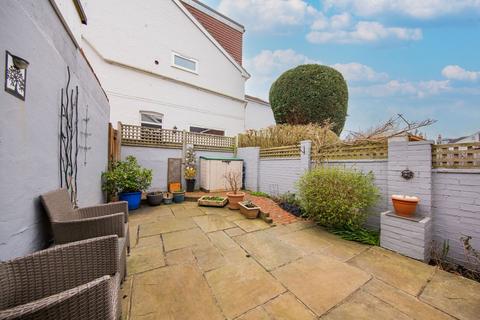 2 bedroom semi-detached house for sale, Meadow Road, Southborough