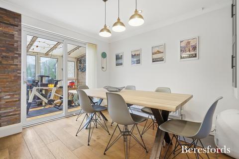 3 bedroom semi-detached house for sale, Brocksparkwood, Brentwood, CM13