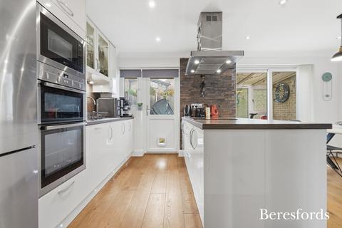 3 bedroom semi-detached house for sale, Brocksparkwood, Brentwood, CM13