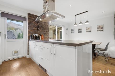 3 bedroom semi-detached house for sale, Brocksparkwood, Brentwood, CM13