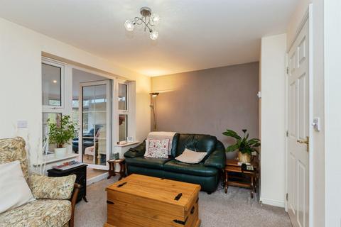 2 bedroom end of terrace house for sale, Arncott Way, Aylesbury