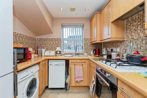 2 bedroom end of terrace house for sale, Arncott Way, Aylesbury