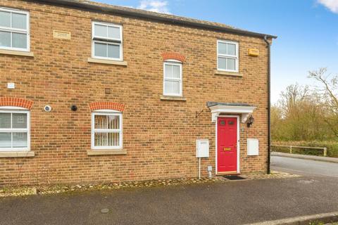 2 bedroom end of terrace house for sale, Arncott Way, Aylesbury