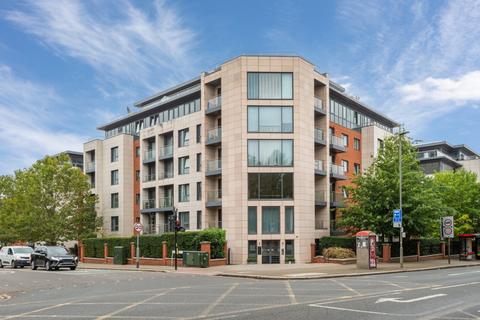 1 bedroom flat for sale, College House, 52 Putney Hill, London