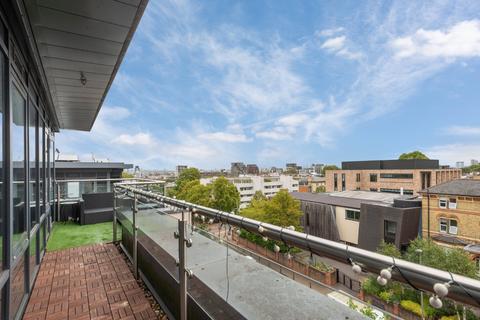 1 bedroom flat for sale, College House, 52 Putney Hill, London